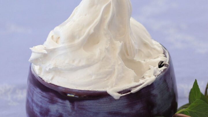Easy Homemade Marshmallow Fluff (4 Ingredients) - Kirbie's Cravings