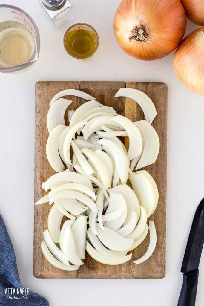 How To Make Caramelized Onions In 7 Easy Steps   Sliced Onions 683x1024 